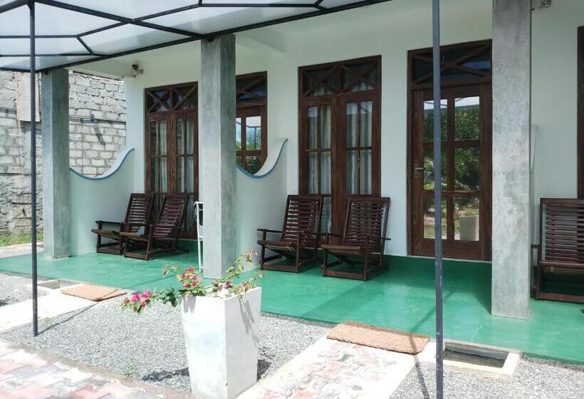 חדר סטנדרט לשלושה, Turtle Bay Beach Resort