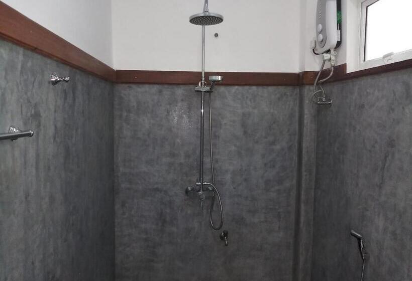 חדר סטנדרט לשלושה, Turtle Bay Beach Resort