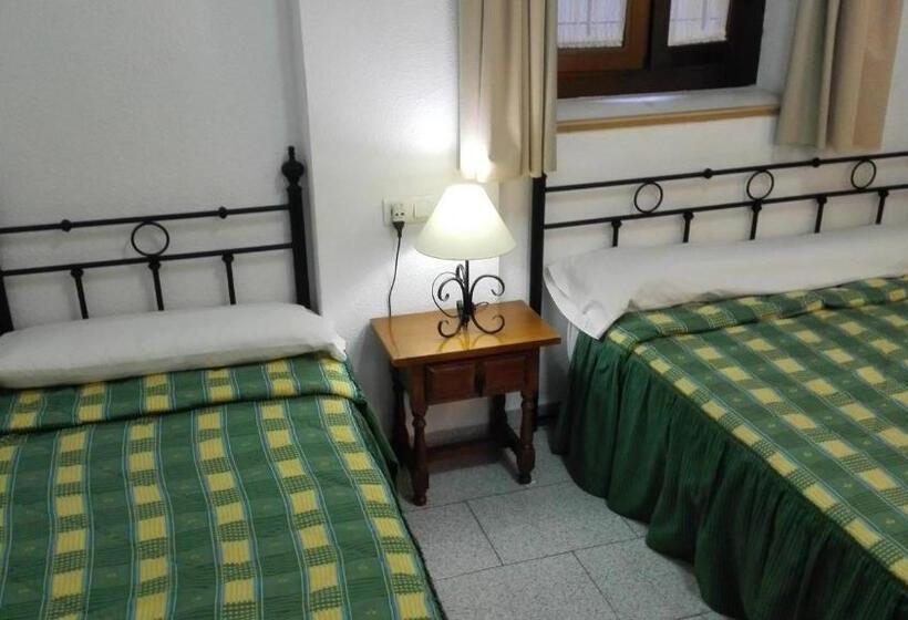 Habitación Estándar Baño Compartido, Pensión Ciudad Navarro Ramos