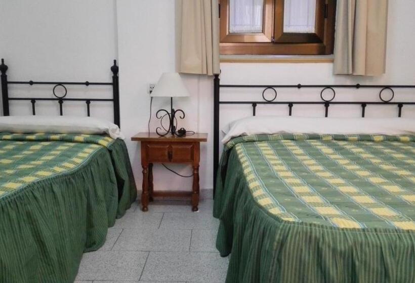 Habitación Estándar Baño Compartido, Pensión Ciudad Navarro Ramos