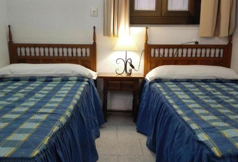 Habitación Estándar Baño Compartido, Pensión Ciudad Navarro Ramos