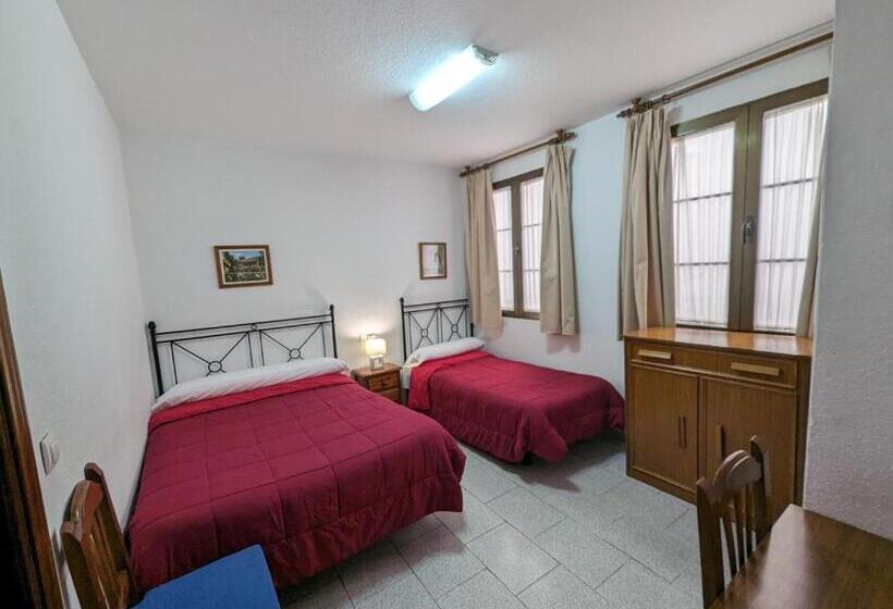 Habitación Triple Estándar, Pensión Ciudad Navarro Ramos