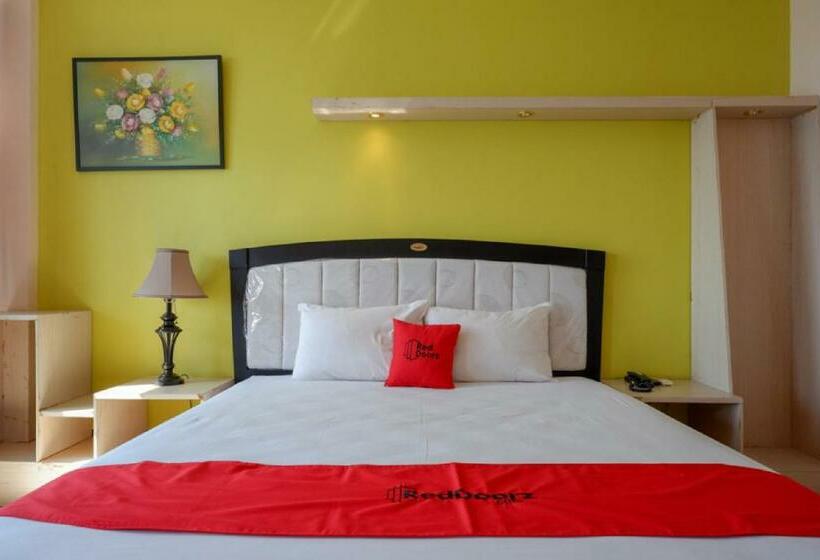 חדר דלוקס, Reddoorz Plus Syariah @ Hotel Boulevard Luwuk