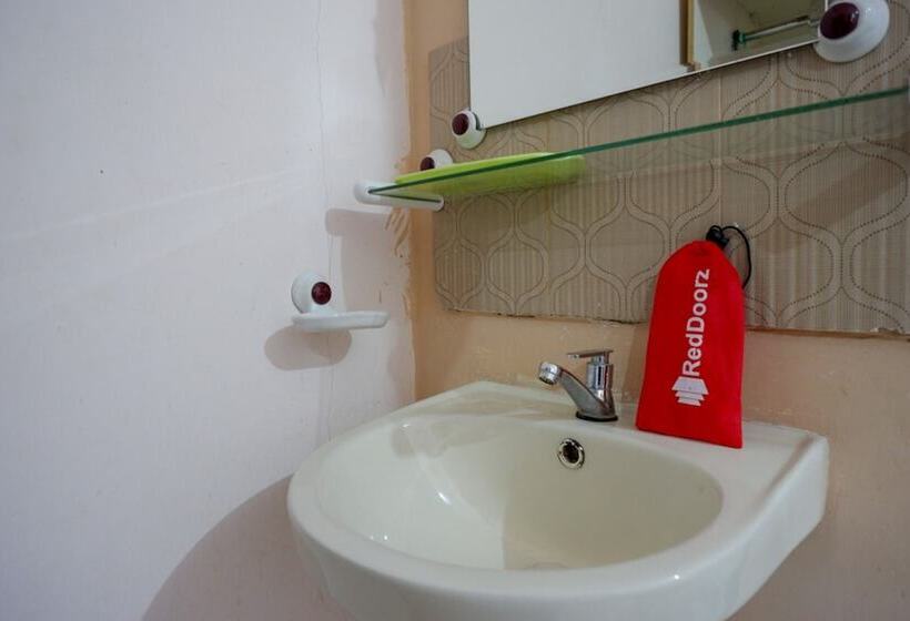 חדר סטנדרט, Reddoorz Plus Syariah @ Hotel Boulevard Luwuk