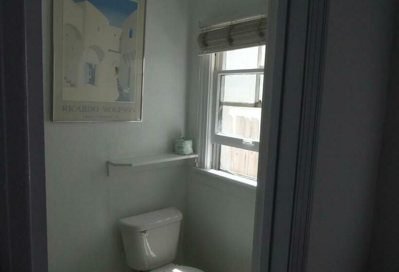 غرفة قياسية, Del Flores