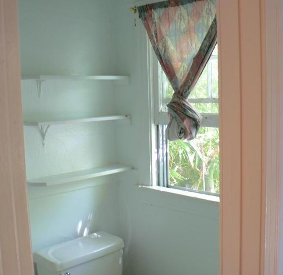 غرفة قياسية, Del Flores