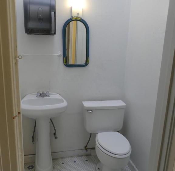 غرفة قياسية حمام مشترك, Del Flores