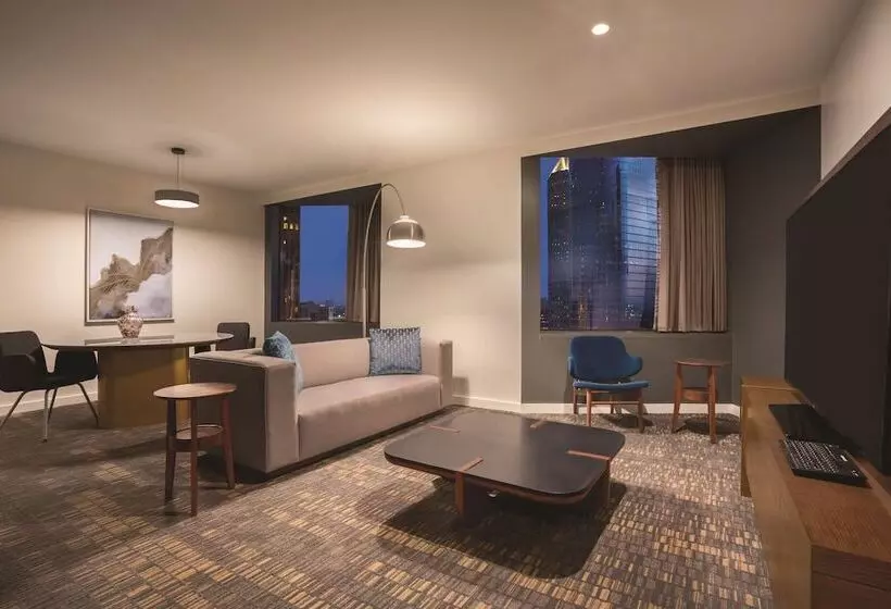 スイート, Hyatt Regency Houston Downtown