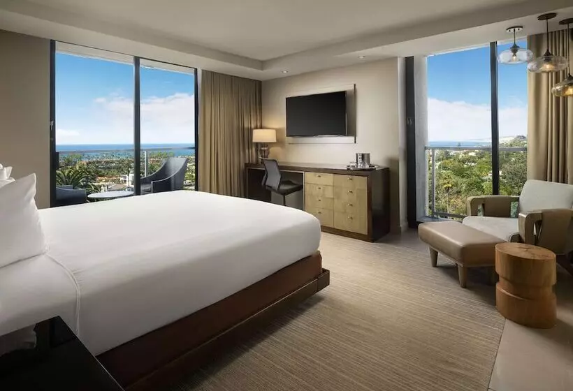 سوئیت برای معلولان, La Jolla Curio Collection By Hilton