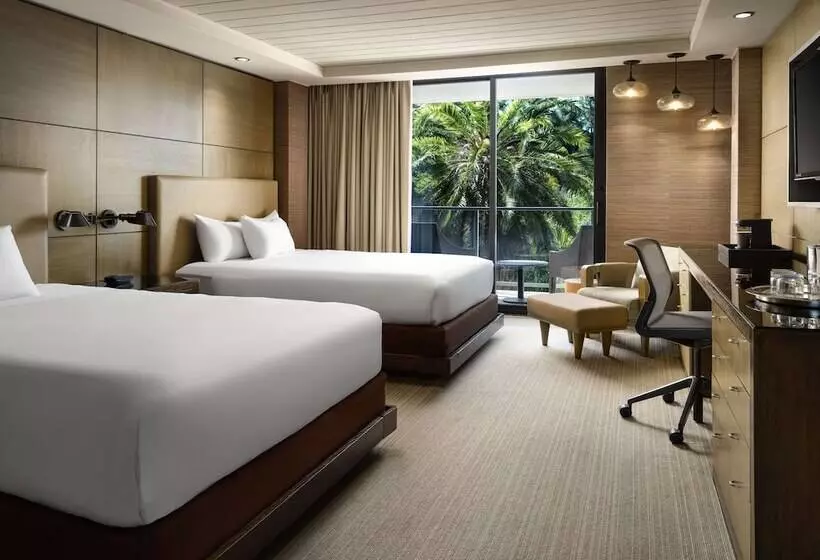 اتاق دلوکس مخصوص معلولین, La Jolla Curio Collection By Hilton