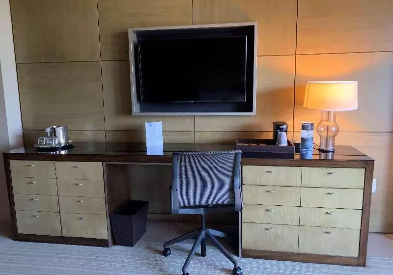 اتاق استاندارد برای معلولان, La Jolla Curio Collection By Hilton