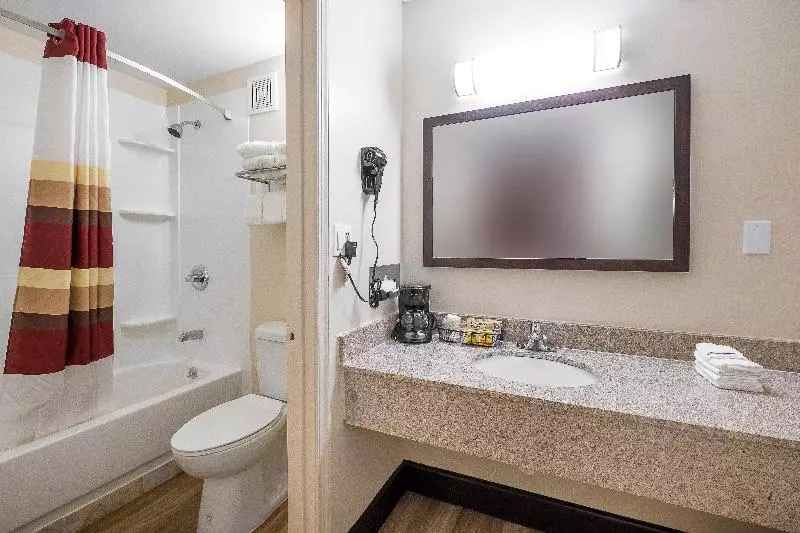 キングサイズベッドのスタンダードルーム, Red Roof Inn Fredericksburg North