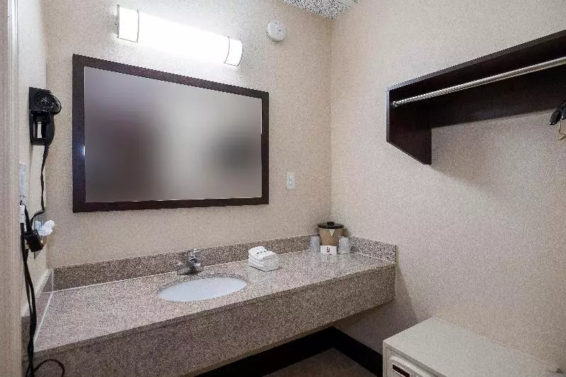 キングサイズベッドのスタンダードルーム, Red Roof Inn Fredericksburg North