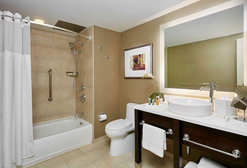 스탠다드 룸 더블 침대 2개, The Inn At Penn, A Hilton