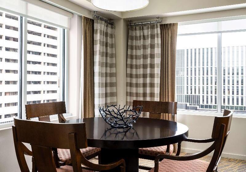 주니어 스위트 킹사이즈 침대, The Inn At Penn, A Hilton