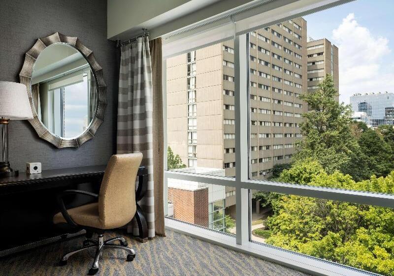 주니어 스위트 킹사이즈 침대, The Inn At Penn, A Hilton