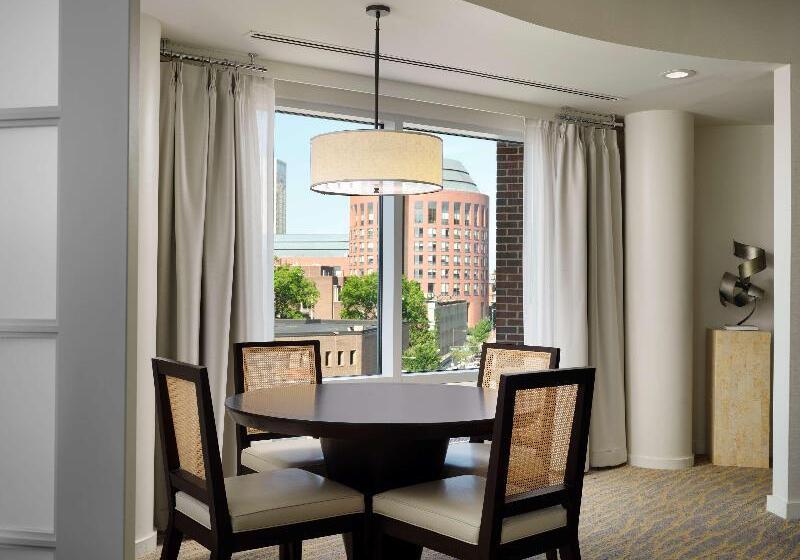 스위트 킹사이즈 침대, The Inn At Penn, A Hilton