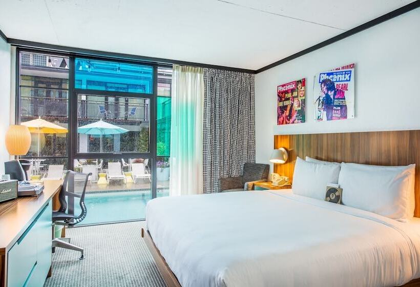 חדר סטנדרט מיטה זוגית, The Verb