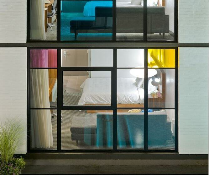 חדר סטנדרט מיטה זוגית, The Verb