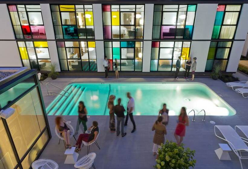 חדר סטנדרט מיטה זוגית, The Verb