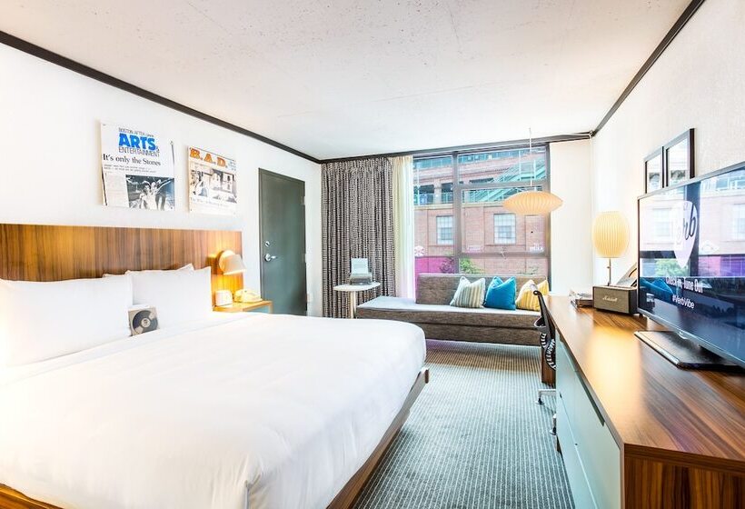 חדר סטנדרט מיטה זוגית, The Verb