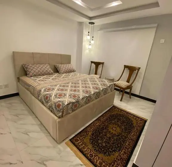 اتاق استاندارد, The Family Den