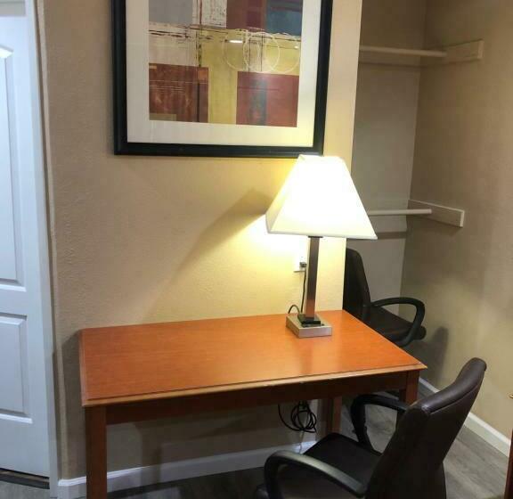 غرفة قياسية سرير كينج, Budget Inn Motel