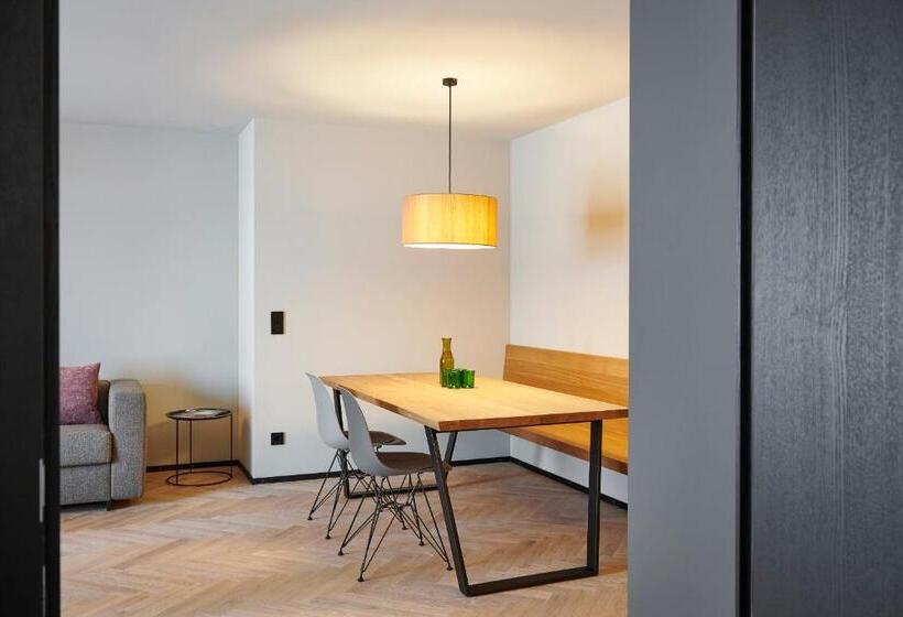 شقة غرفة واحدة, Warth52 W52 Apartments