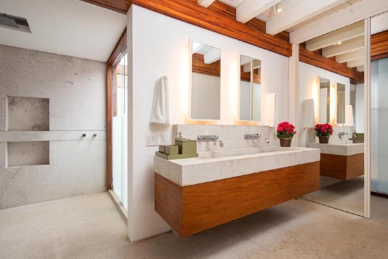 سوییت لوکس, Zendaya Resort Beach Sport & Spa