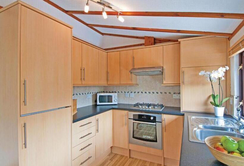 בית, 3 חדרי שינה, Avon Wood