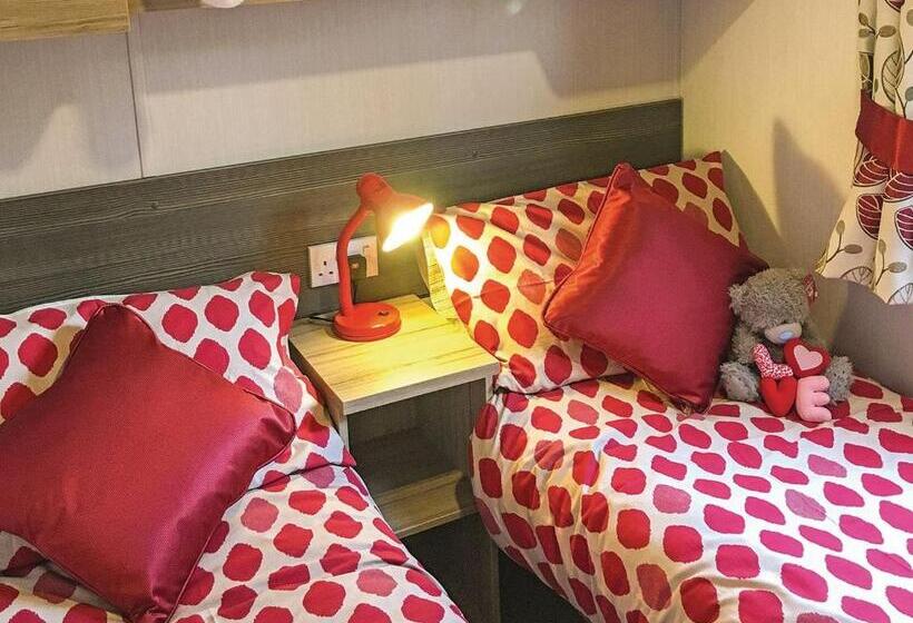 בית, 2 חדרי שינה, Avon Wood