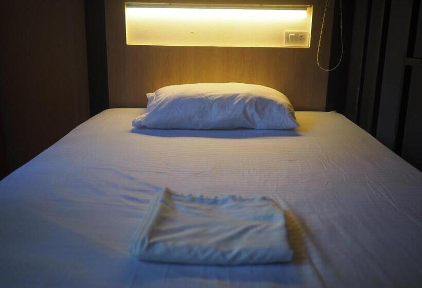 غرفة قياسية, Baboon Hostel