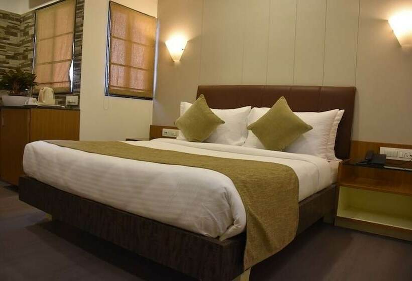 디럭스 룸, The Excellency