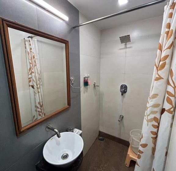 스탠다드 룸, The Excellency