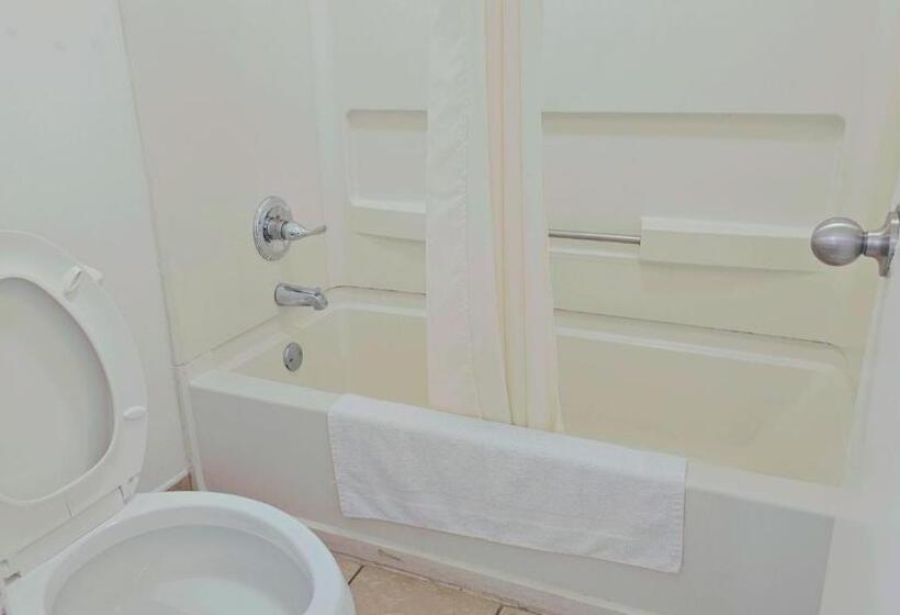 غرفة قياسية سرير كينج, Astoria Hotel North