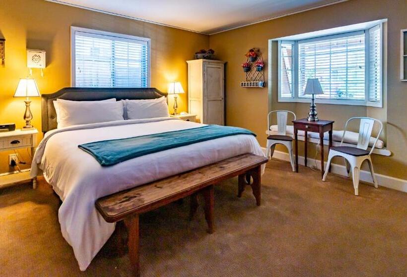 标准间, J Patrick Inn