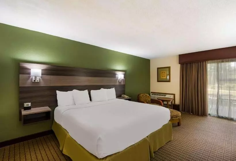 اتاق استاندارد در طبقه همکف, Best Western Prairie Inn & Conference Center