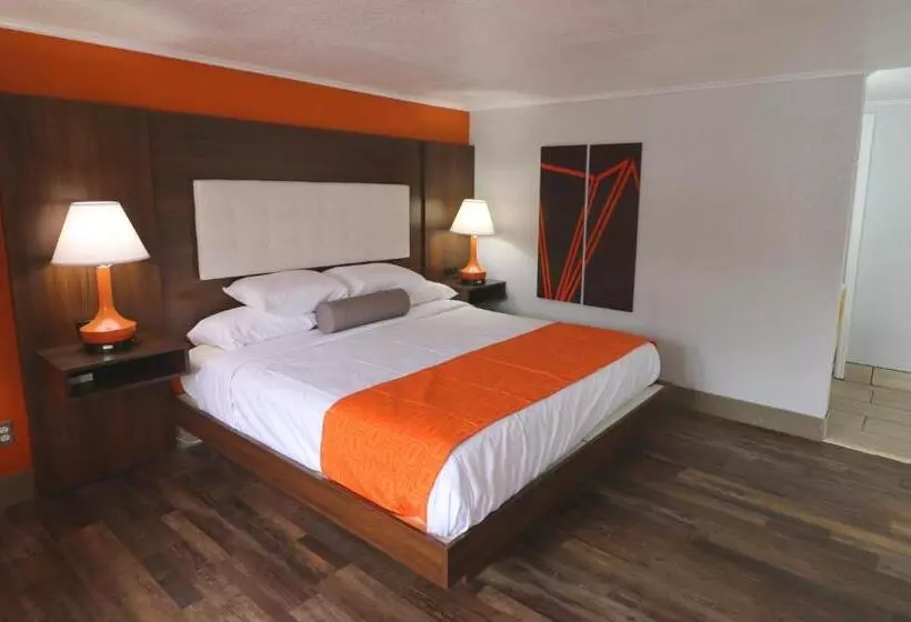 身障者適用キングサイズベッドルーム, Howard Johnson By Wyndham Downtown Gatlinburg