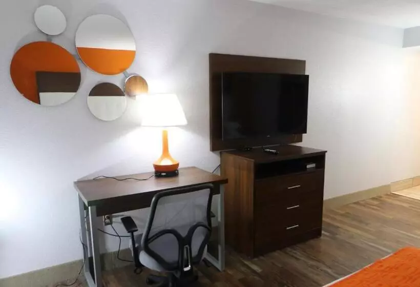 身障者適用キングサイズベッドルーム, Howard Johnson By Wyndham Downtown Gatlinburg