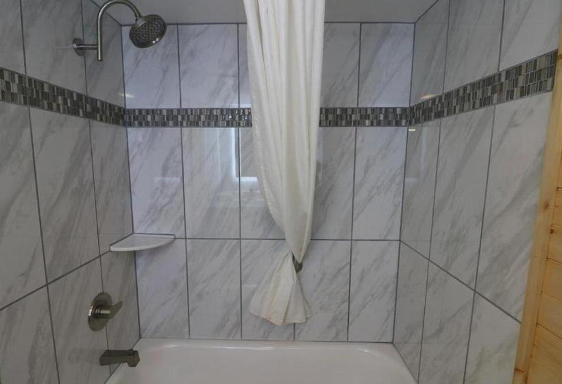 غرفة قياسية سرير كينج, Howard Johnson By Wyndham Downtown Gatlinburg