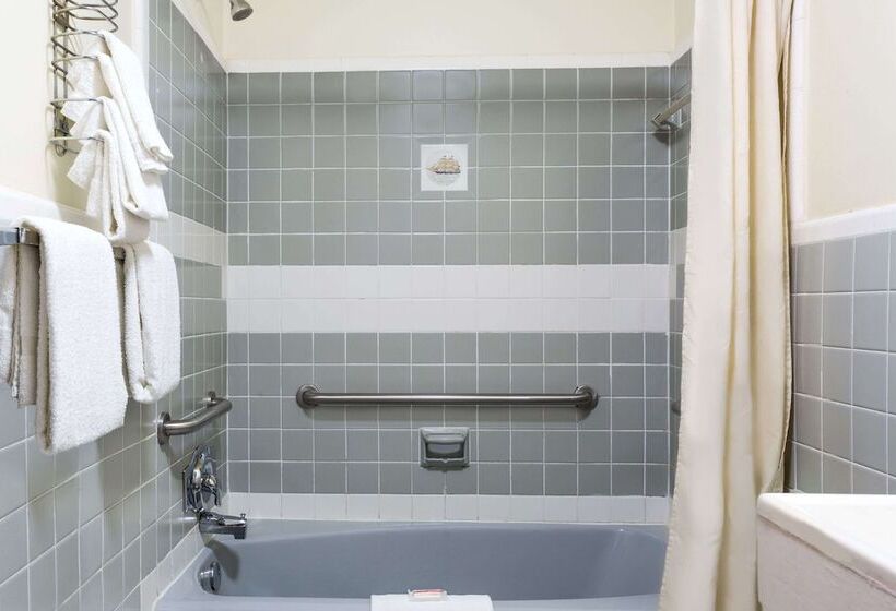 2ダブルベッドのスタンダードルーム, Knights Inn Galax