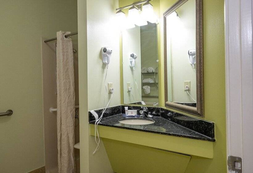 适合残疾人士使用的套间, Red Roof Inn & Suites Wilson