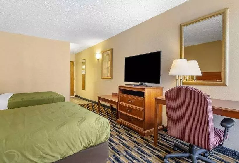 ２ダブルベッドのスタンダードルーム, Quality Inn Near Martinsville Speedway