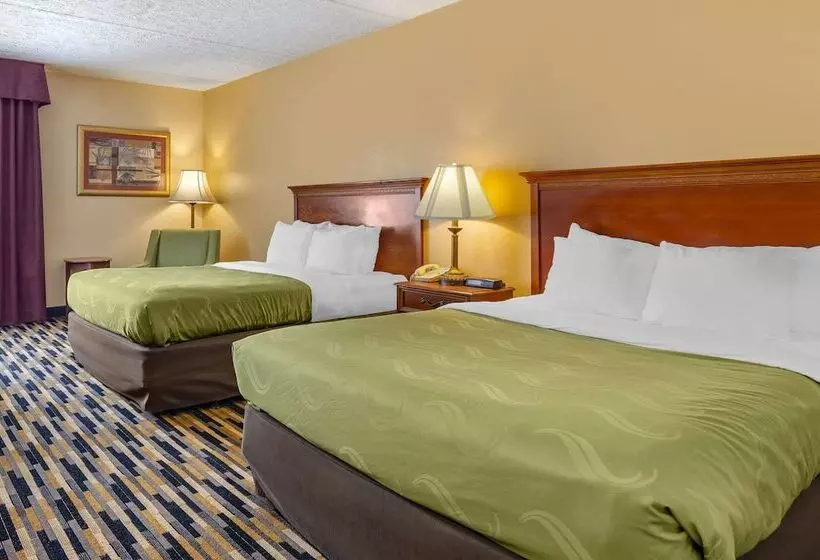 ２ダブルベッドのスタンダードルーム, Quality Inn Near Martinsville Speedway