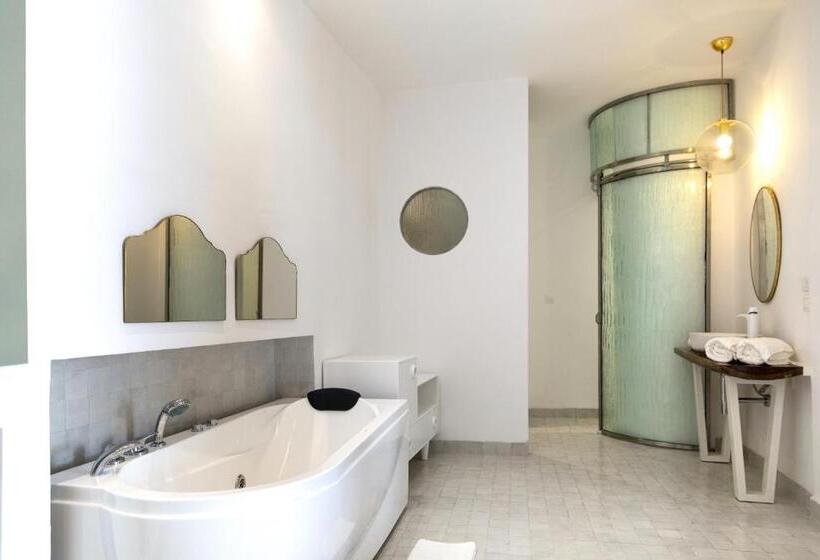 Deluxe Suite King Bed, Suite Azur