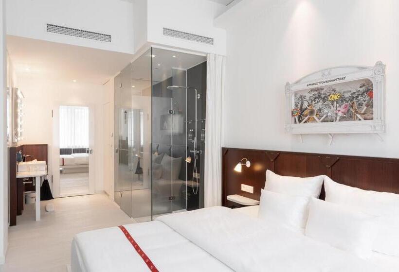 Студия Стандарт, Ruby Leni Hotel Dusseldorf