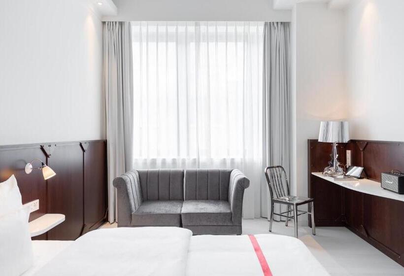 Студия Стандарт, Ruby Leni Hotel Dusseldorf