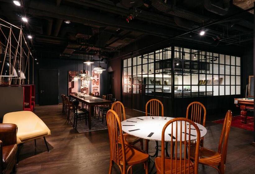 Студия Стандарт, Ruby Leni Hotel Dusseldorf