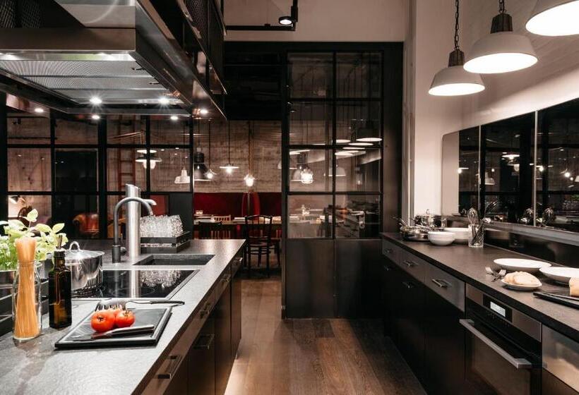 Студия Стандарт, Ruby Leni Hotel Dusseldorf