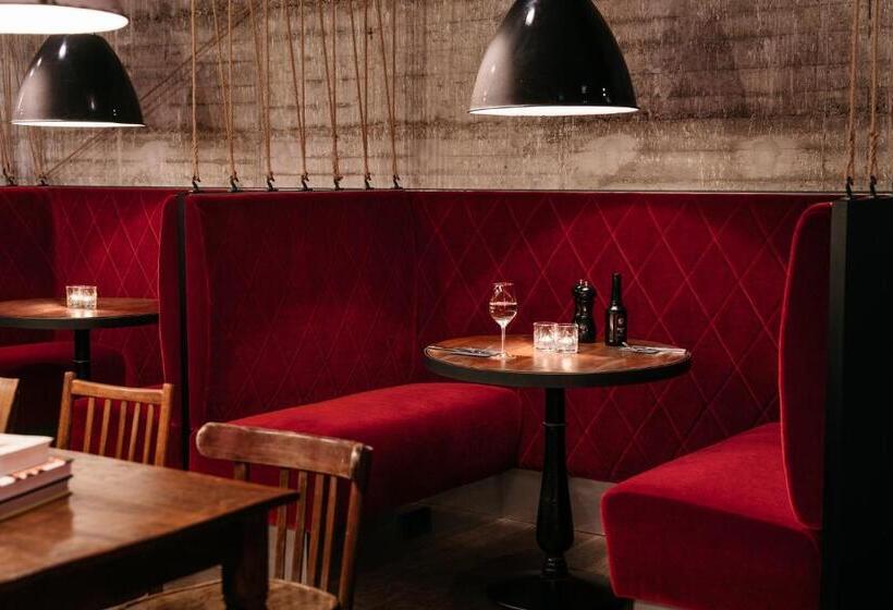 Студия Стандарт, Ruby Leni Hotel Dusseldorf